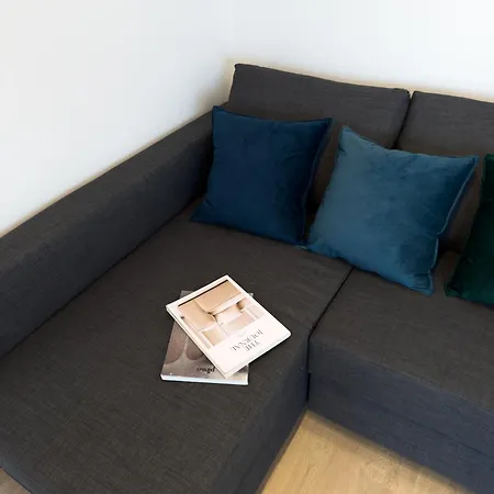 111 - Beachside Renovated 1br 5 Min From *