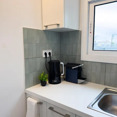 111 - Beachside Renovated 1br 5 Min From