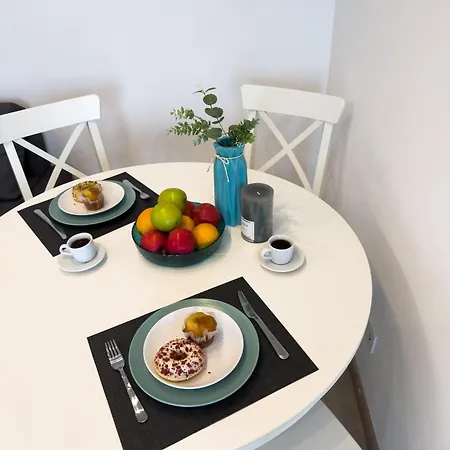 111 - Beachside Renovated 1br 5 Min From