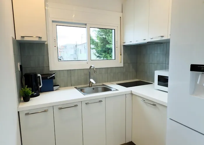 111 - Beachside Renovated 1br 5 Min From *