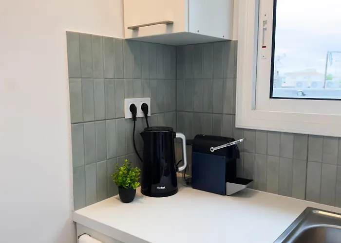 111 - Beachside Renovated 1br 5 Min From