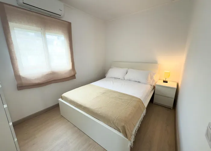111 - Beachside Renovated 1br 5 Min From Lägenhet Cambrils