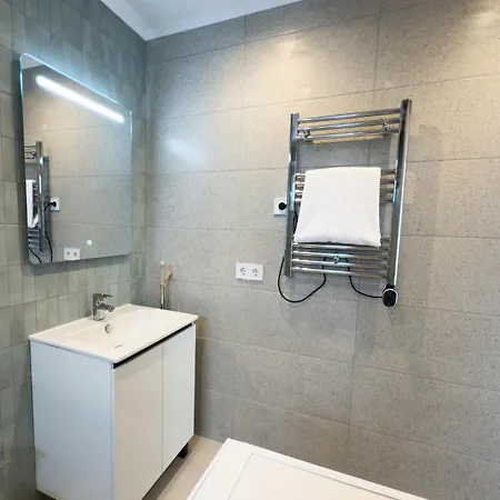 111 - Beachside Renovated 1br 5 Min From *